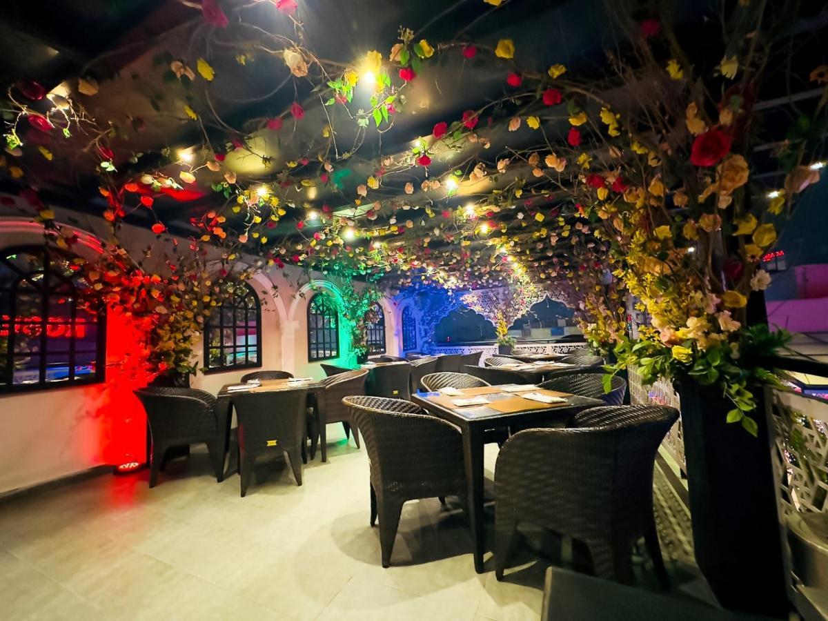 Rose Palace Hotel, Gulberg Lahor Kültér fotó